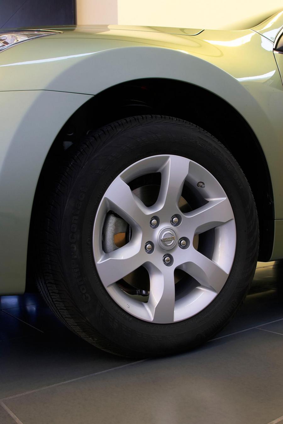 Колеса Nissan Altima Hybrid (L32) 2007 года  (фото 12 из 13)